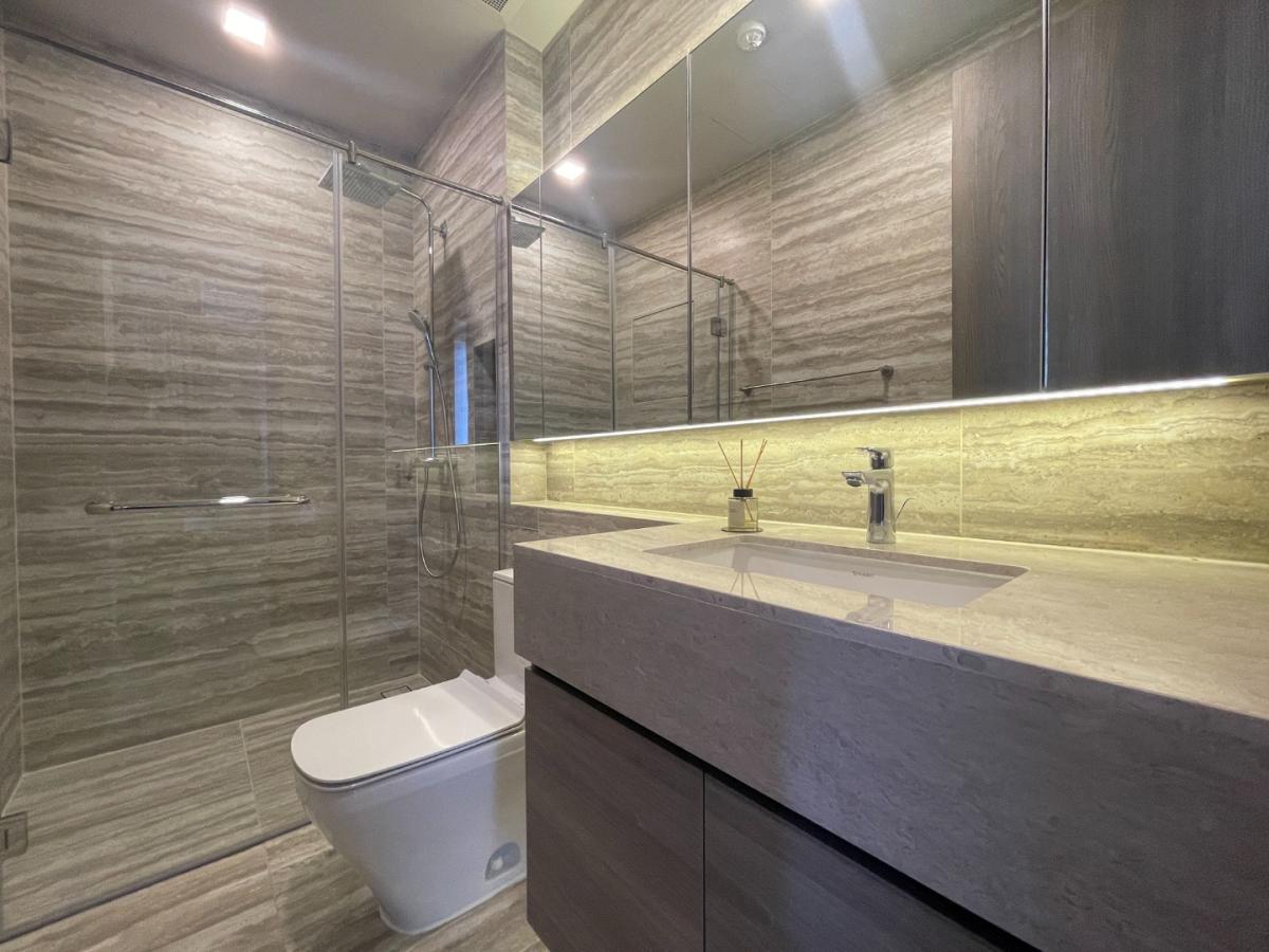 For RentCondoSukhumvit, Asoke, Thonglor : 🔥Urgent for rent🔥 Celeste Asoke, beautifully decorated room with a large balcony, fully furnished, ready to move in, next to MRT Sukhumvit and BTS Asoke.