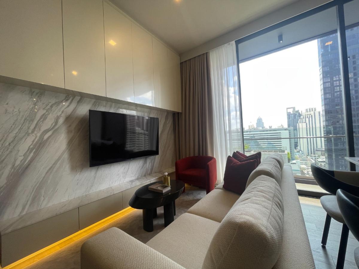 For RentCondoSukhumvit, Asoke, Thonglor : 🔥Urgent for rent🔥 Celeste Asoke, beautifully decorated room with a large balcony, fully furnished, ready to move in, next to MRT Sukhumvit and BTS Asoke.
