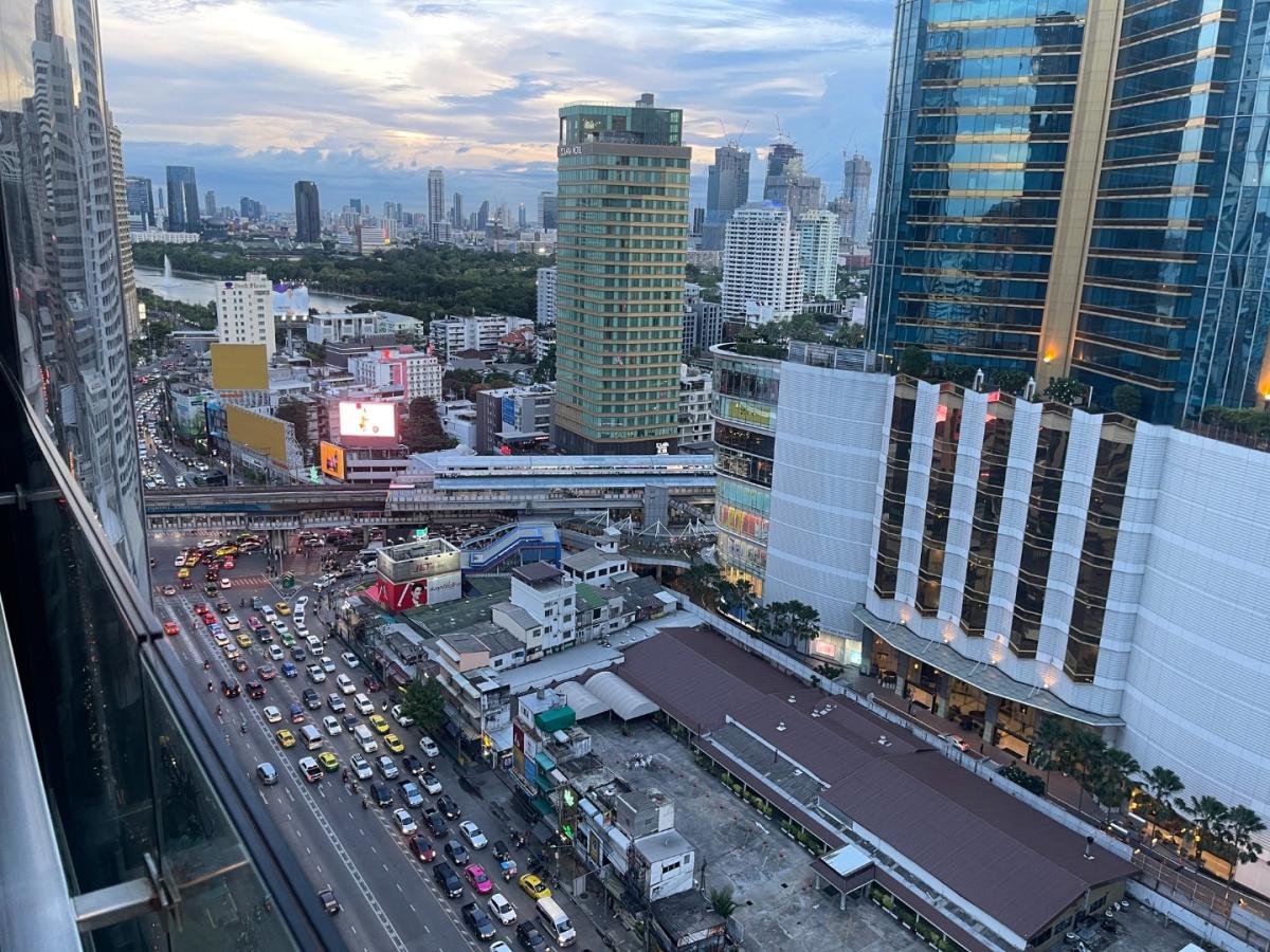 For RentCondoSukhumvit, Asoke, Thonglor : 🔥Urgent for rent🔥 Celeste Asoke, beautifully decorated room with a large balcony, fully furnished, ready to move in, next to MRT Sukhumvit and BTS Asoke.