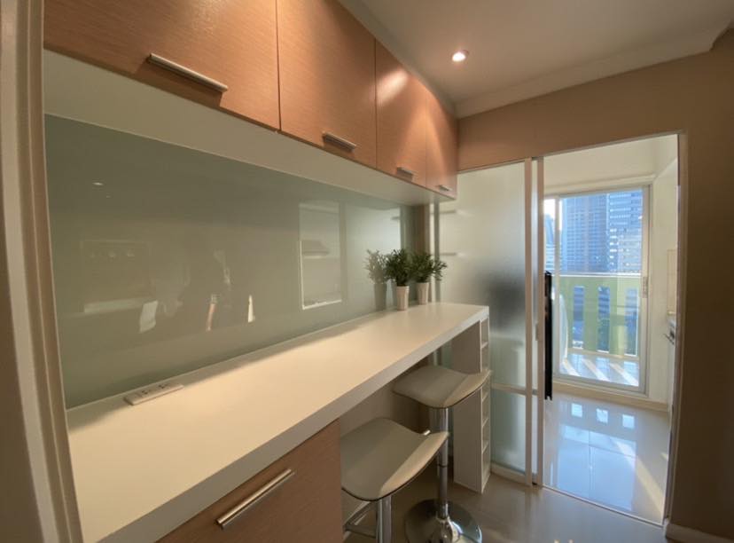 For RentCondoRama9, Petchburi, RCA : 🔥Urgent for rent🔥 Lumpini Place Rama 9-Ratchada, beautifully decorated room, wide balcony, fully furnished, ready to move in immediately.