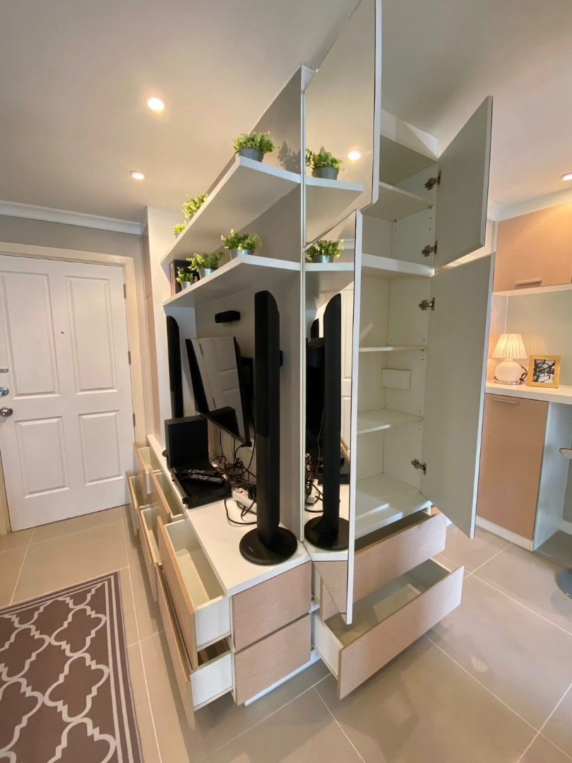 For RentCondoRama9, Petchburi, RCA : 🔥Urgent for rent🔥 Lumpini Place Rama 9-Ratchada, beautifully decorated room, wide balcony, fully furnished, ready to move in immediately.