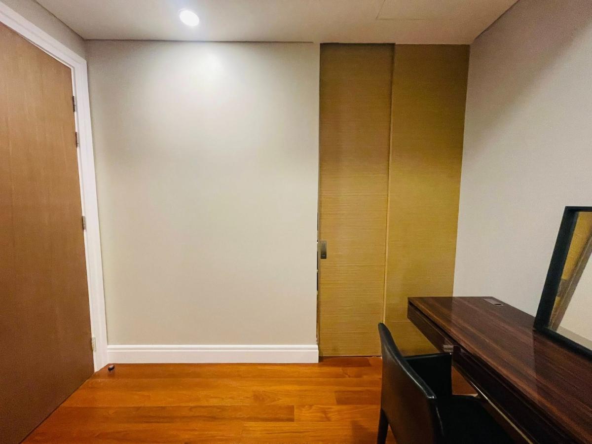 For RentCondoSukhumvit, Asoke, Thonglor : 🔥For urgent rent🔥Bright Sukhumvit 24, spacious 2-bedroom unit, fully furnished, ready to move in, near BTS Phrom Phong