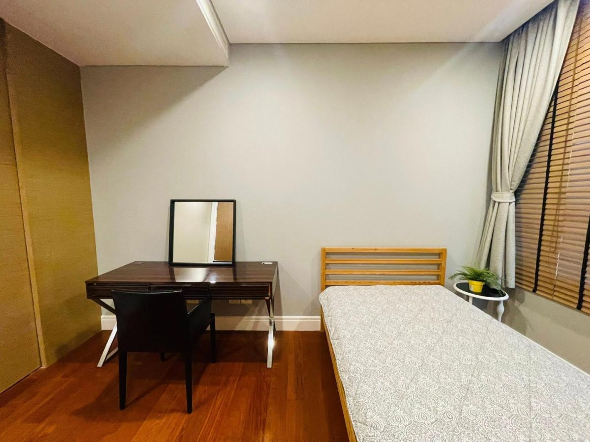 For RentCondoSukhumvit, Asoke, Thonglor : 🔥For urgent rent🔥Bright Sukhumvit 24, spacious 2-bedroom unit, fully furnished, ready to move in, near BTS Phrom Phong
