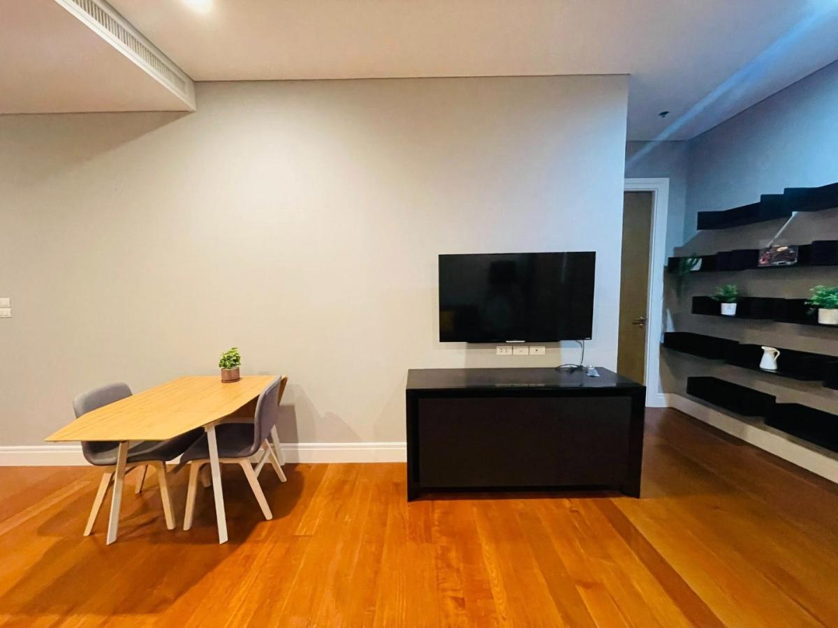 For RentCondoSukhumvit, Asoke, Thonglor : 🔥For urgent rent🔥Bright Sukhumvit 24, spacious 2-bedroom unit, fully furnished, ready to move in, near BTS Phrom Phong