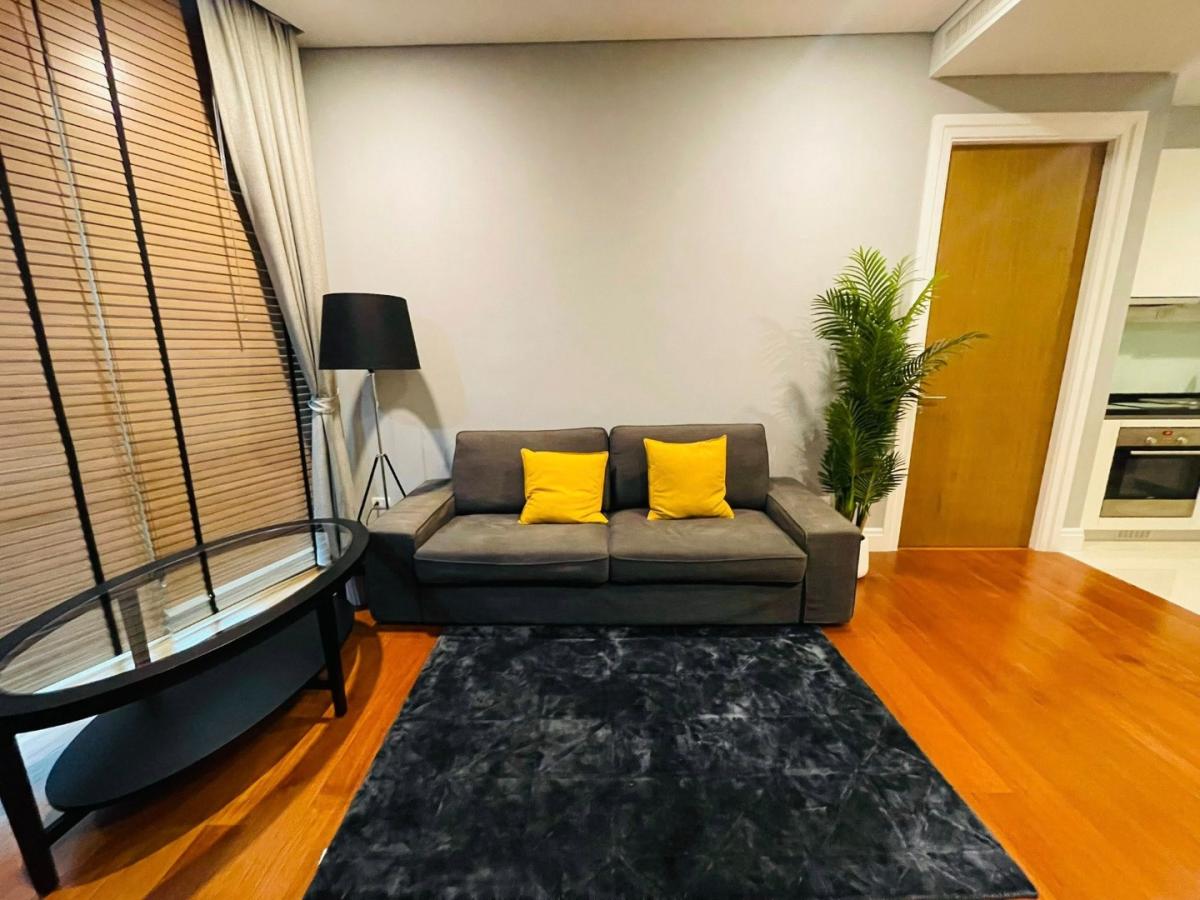 For RentCondoSukhumvit, Asoke, Thonglor : 🔥For urgent rent🔥Bright Sukhumvit 24, spacious 2-bedroom unit, fully furnished, ready to move in, near BTS Phrom Phong
