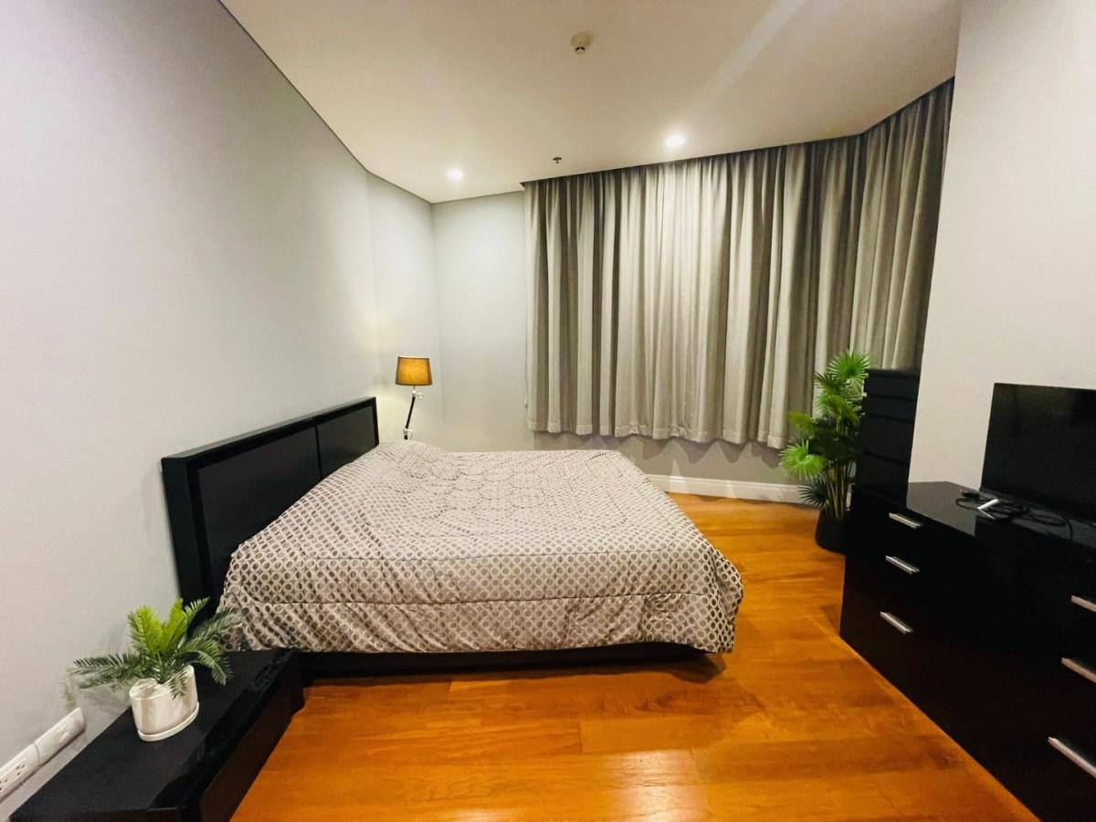 For RentCondoSukhumvit, Asoke, Thonglor : 🔥For urgent rent🔥Bright Sukhumvit 24, spacious 2-bedroom unit, fully furnished, ready to move in, near BTS Phrom Phong