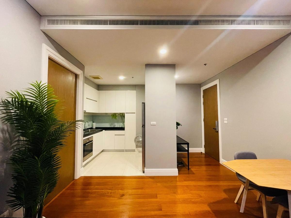 For RentCondoSukhumvit, Asoke, Thonglor : 🔥For urgent rent🔥Bright Sukhumvit 24, spacious 2-bedroom unit, fully furnished, ready to move in, near BTS Phrom Phong
