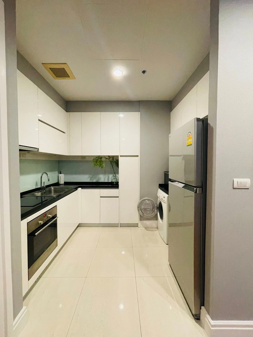For RentCondoSukhumvit, Asoke, Thonglor : 🔥For urgent rent🔥Bright Sukhumvit 24, spacious 2-bedroom unit, fully furnished, ready to move in, near BTS Phrom Phong