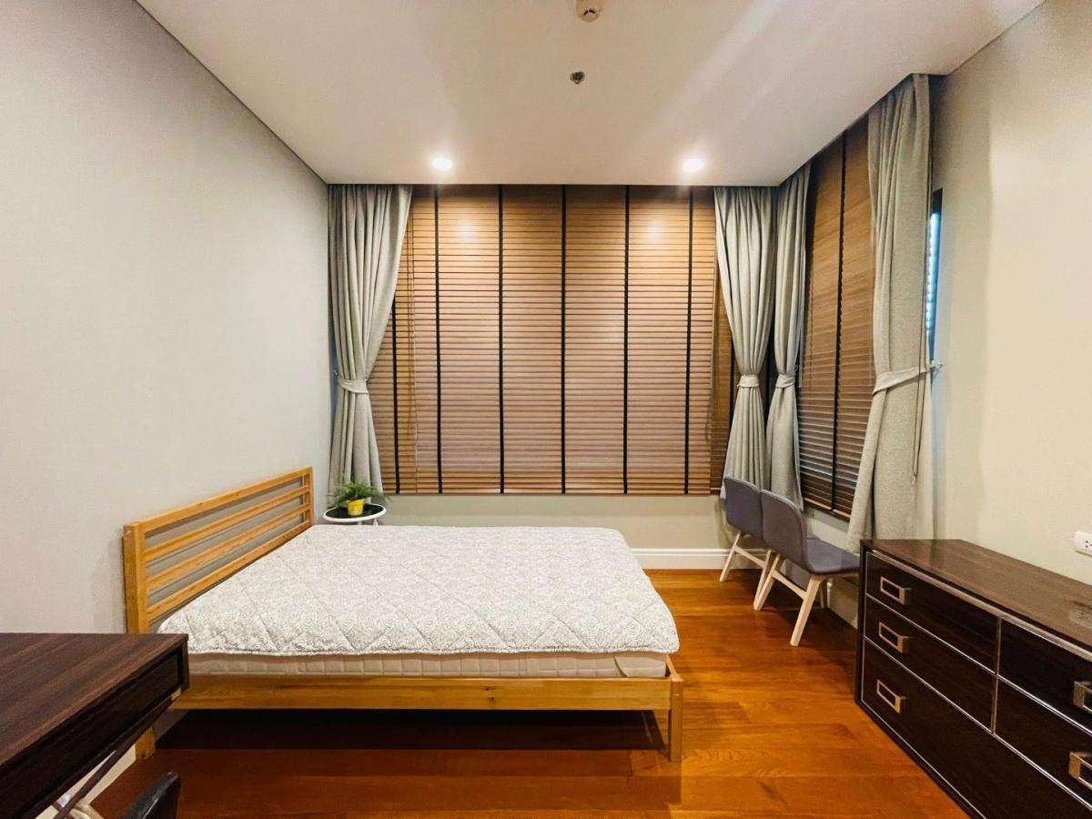 For RentCondoSukhumvit, Asoke, Thonglor : 🔥For urgent rent🔥Bright Sukhumvit 24, spacious 2-bedroom unit, fully furnished, ready to move in, near BTS Phrom Phong