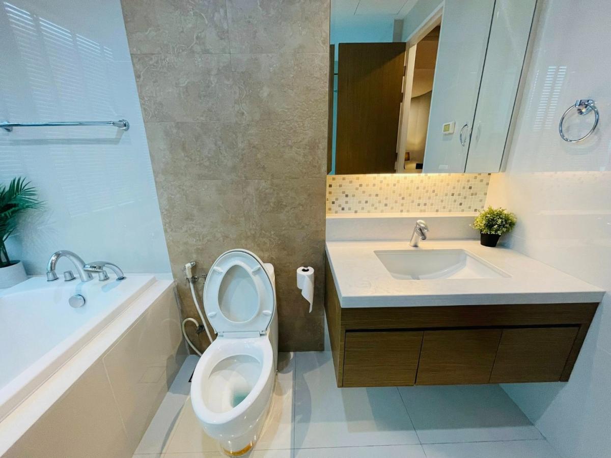 For RentCondoSukhumvit, Asoke, Thonglor : 🔥For urgent rent🔥Bright Sukhumvit 24, spacious 2-bedroom unit, fully furnished, ready to move in, near BTS Phrom Phong