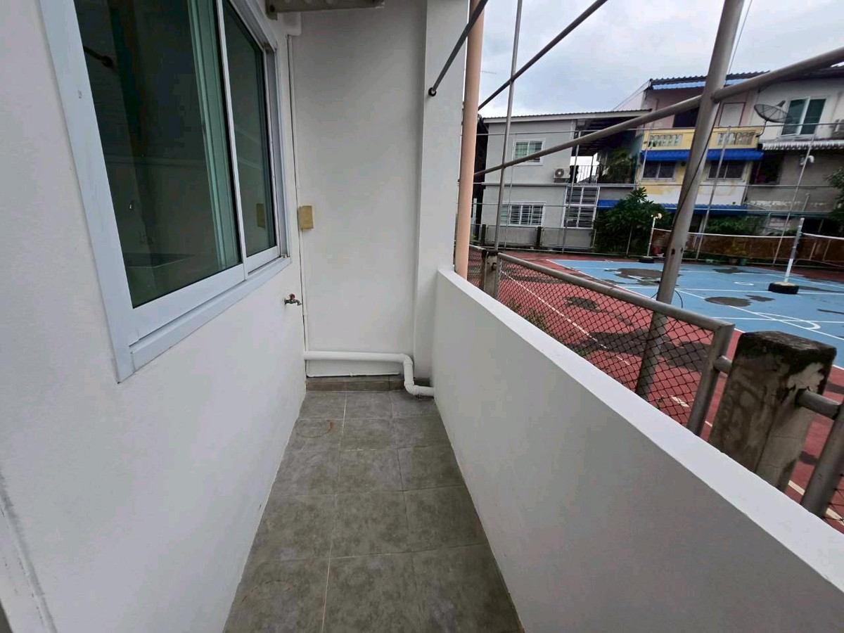 For RentVipawadee, Don Mueang, Lak Si : Room for rent in Don Mueang area, spacious room 50 sq m., very spacious room.