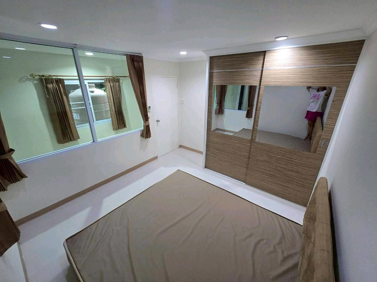 For RentVipawadee, Don Mueang, Lak Si : Room for rent in Don Mueang area, spacious room 50 sq m., very spacious room.