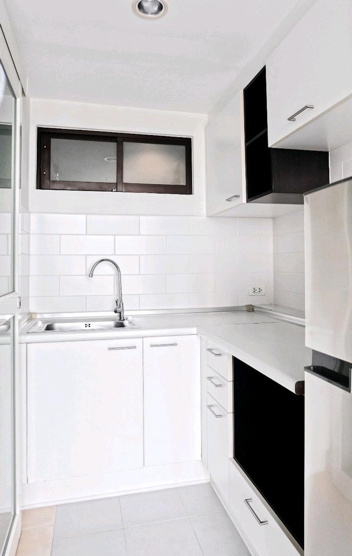 ให้เช่าคอนโดสะพานควาย จตุจักร : ★ ลุมพินี เพลส พหล-สะพานควาย ★ 35 ตรม.,ชั้น 12A (1 ห้องนอน 1 ห้องน้ำ), ★ใกล้ BTS สะพานควาย ★ใกล้ รพ.เปาโล และ บิ๊กซี ★ สิ่งอำนวยความสะดวกมากมาย★ เครื่องใช้ไฟฟ้าครบครัน★ 