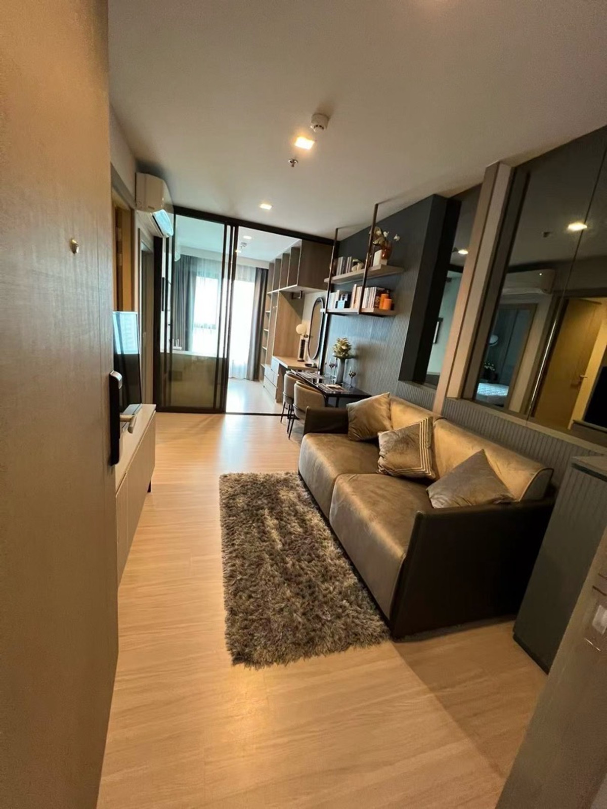 For SaleCondoRama9, Petchburi, RCA : Room for sale, 1 Bedroom Life Asoke–Rama 9, beautiful view, high floor, best price, Building B, room number 207/1685)