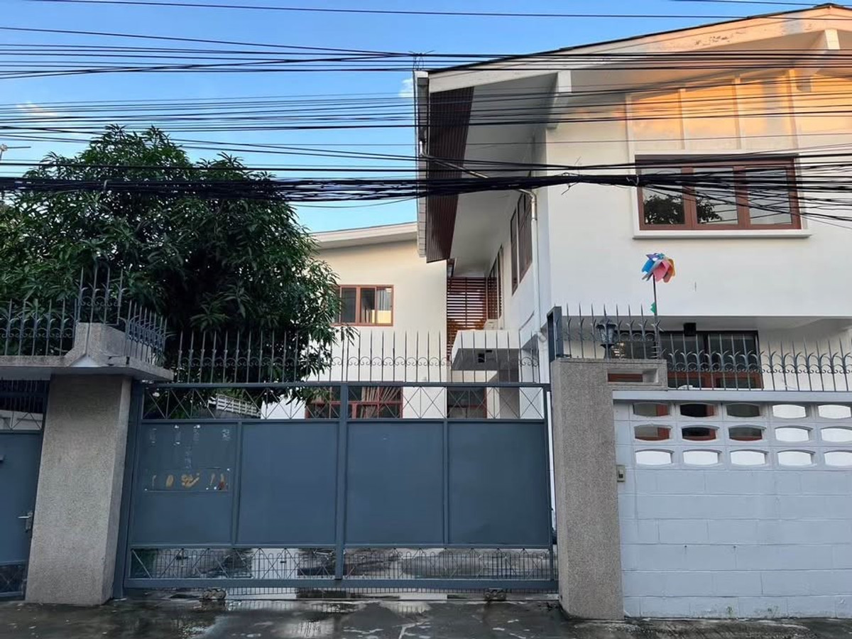 For RentHouseLadprao, Central Ladprao : RH112525 House for rent in Prachachuen and Ratchadaphisek area 6 bedroom 7 bathroom house available 1 January 2026