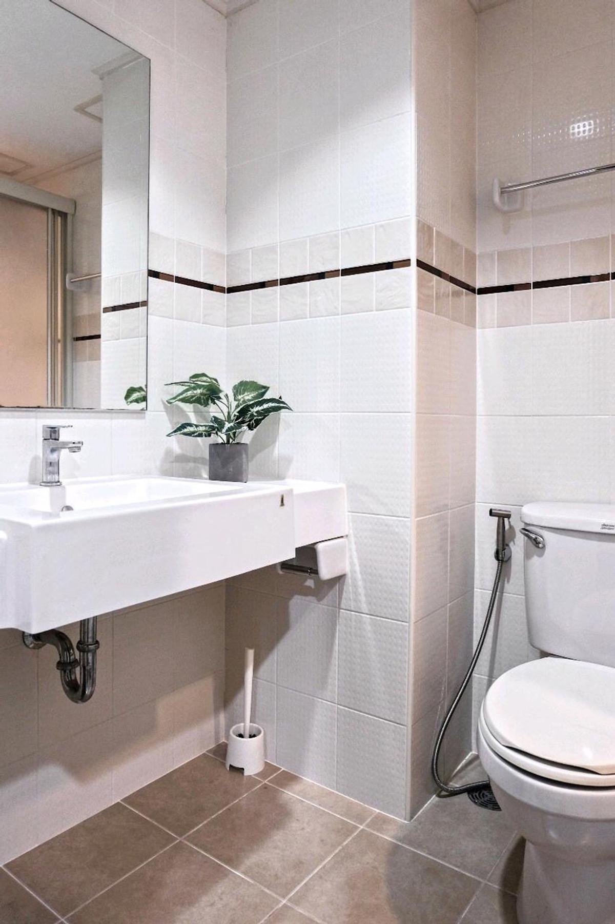 ให้เช่าคอนโดสะพานควาย จตุจักร : ★ ลุมพินี เพลส พหล-สะพานควาย ★ 35 ตรม.,ชั้น 12A (1 ห้องนอน 1 ห้องน้ำ), ★ใกล้ BTS สะพานควาย ★ใกล้ รพ.เปาโล และ บิ๊กซี ★ สิ่งอำนวยความสะดวกมากมาย★ เครื่องใช้ไฟฟ้าครบครัน★ 