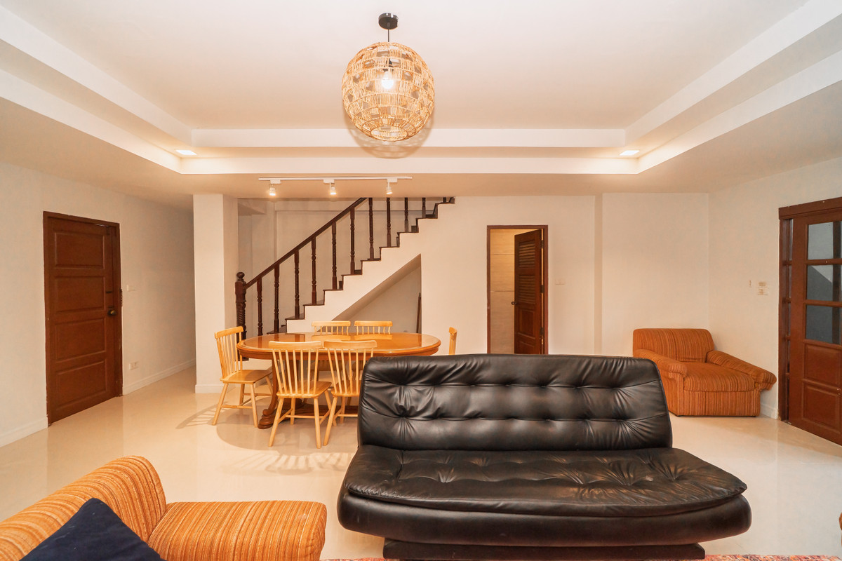 For RentTownhomeSukhumvit, Asoke, Thonglor : Townhome for rent Designed by architect With private rooftop, furniture ready to move in, Soi Thonglor Soi 25