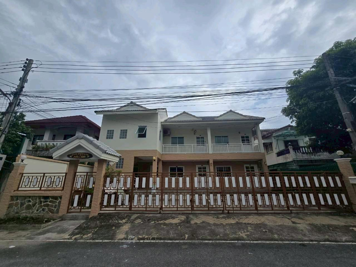 For RentVipawadee, Don Mueang, Lak Si : Room for rent in Don Mueang area, spacious room 50 sq m., very spacious room.