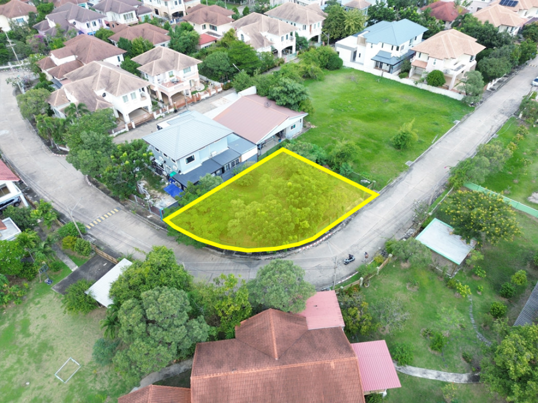 For SaleLandMahachai Samut Sakhon : Golden Opportunity, Land for sale, Corner Land Plot 127.1 sq.w. in Sarin City Wongtaean Village with Lake View – Best Price