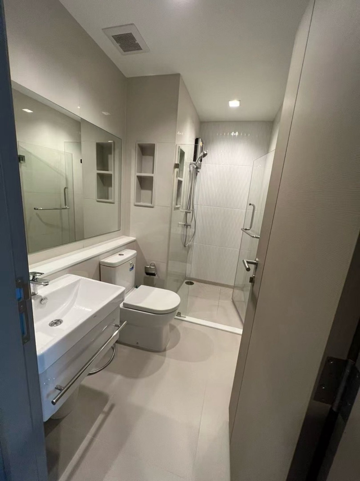 For SaleCondoRama9, Petchburi, RCA : Room for sale, 1 Bedroom Life Asoke–Rama 9, beautiful view, high floor, best price, Building B, room number 207/1685)