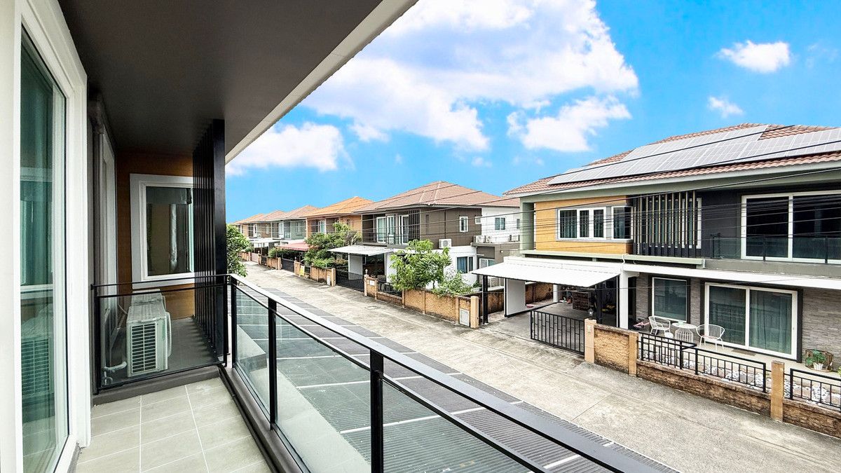 ขายบ้านพัฒนาการ ศรีนครินทร์ : รีโนเวทใหม่ พร้อมอยู่ ✨ บ้านเดี่ยว โกลเด้น วิลเลจ อ่อนนุช - พัฒนาการ / 4 ห้องนอน (ขาย), Golden Village Onnut - Pattanakarn / Detached House 4 Bedrooms (FOR SALE) POON064