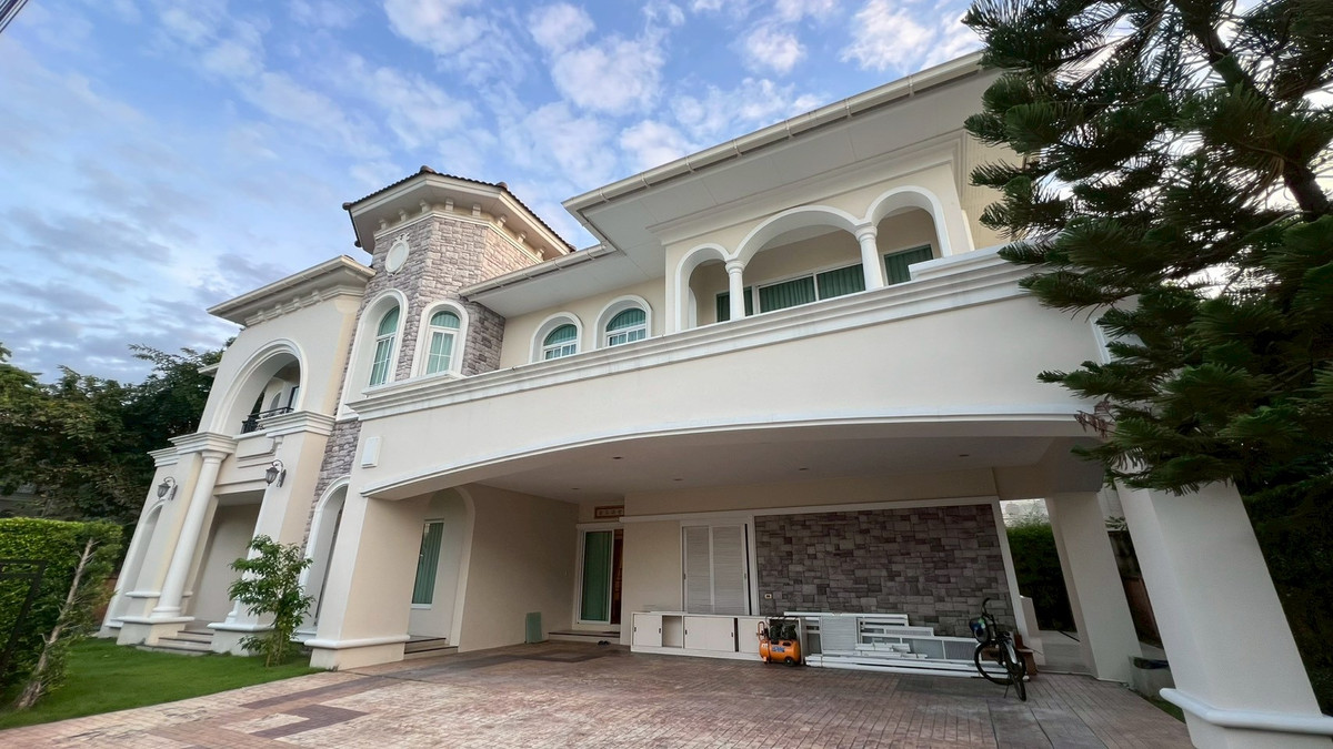 For RentHouseLadkrabang, Suwannaphum Airport : Two Grand Monaco for rent with private pool