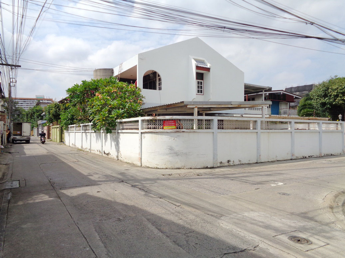 ให้เช่าบ้านปิ่นเกล้า จรัญสนิทวงศ์ : 🚩 ให้เช่าบ้านเดี่ยว 2 ชั้น 100 ตารางวา ซอยจรัญสนิทวงศ์ 69  ทำเลดี ใกล้ MRT สถานีสิรินธร