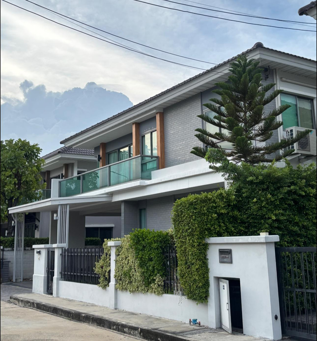 For SaleHouseNonthaburi, Bang Yai, Bangbuathong : Selling at a loss‼️ Luxurious detached house, Perfect Place, Rattanathibet-Sai Ma. Premium decoration throughout. Built-in designer over 5 million baht, very new condition, ready to move in immediately.