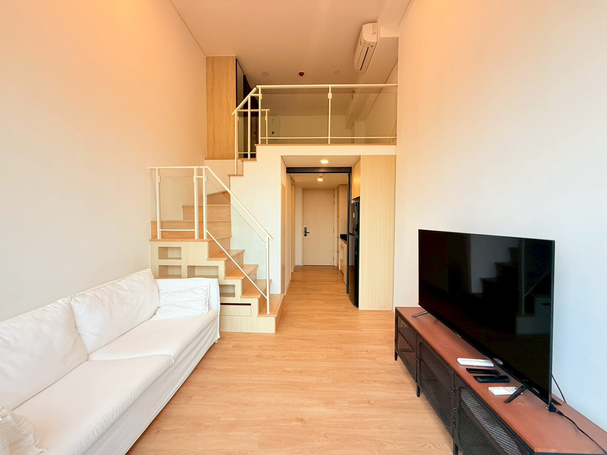 ให้เช่าคอนโดพระราม 9 เพชรบุรีตัดใหม่ RCA : 📍For rent 1-bed Duplex Elevate your lifestyle: Secure a high-demand  with spectacular city views at Landmark @MRTA.