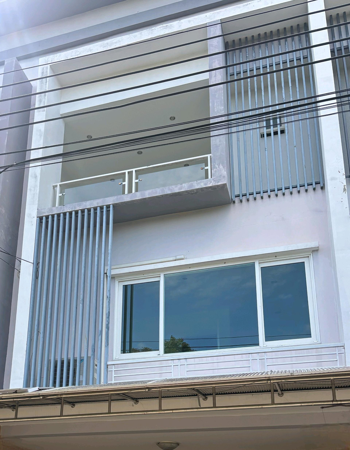 ให้เช่าทาวน์โฮมพัฒนาการ ศรีนครินทร์ : Rent ให้เช่า ทาวน์โฮม  ดิเอ็กซ์คลูซีฟ พัฒนาการ 44 
The Exclusive Pattanakarn 44 
30,000/เดือน สัญญาขั้นต่ำ 2ปี ทำเลดีมากอยู่ต้นๆหมู่บ้าน ราคาไม่เอาเฟอร์สามารถคุยได้
(บ้านยังไม่ได้ลงเฟอร์)
250 ตารางเมตร  22 ตารางวา3 ห้องนอน 4 ห้องน้ำ 3 ชั้น พร้อมเฟอร์(บ้าน