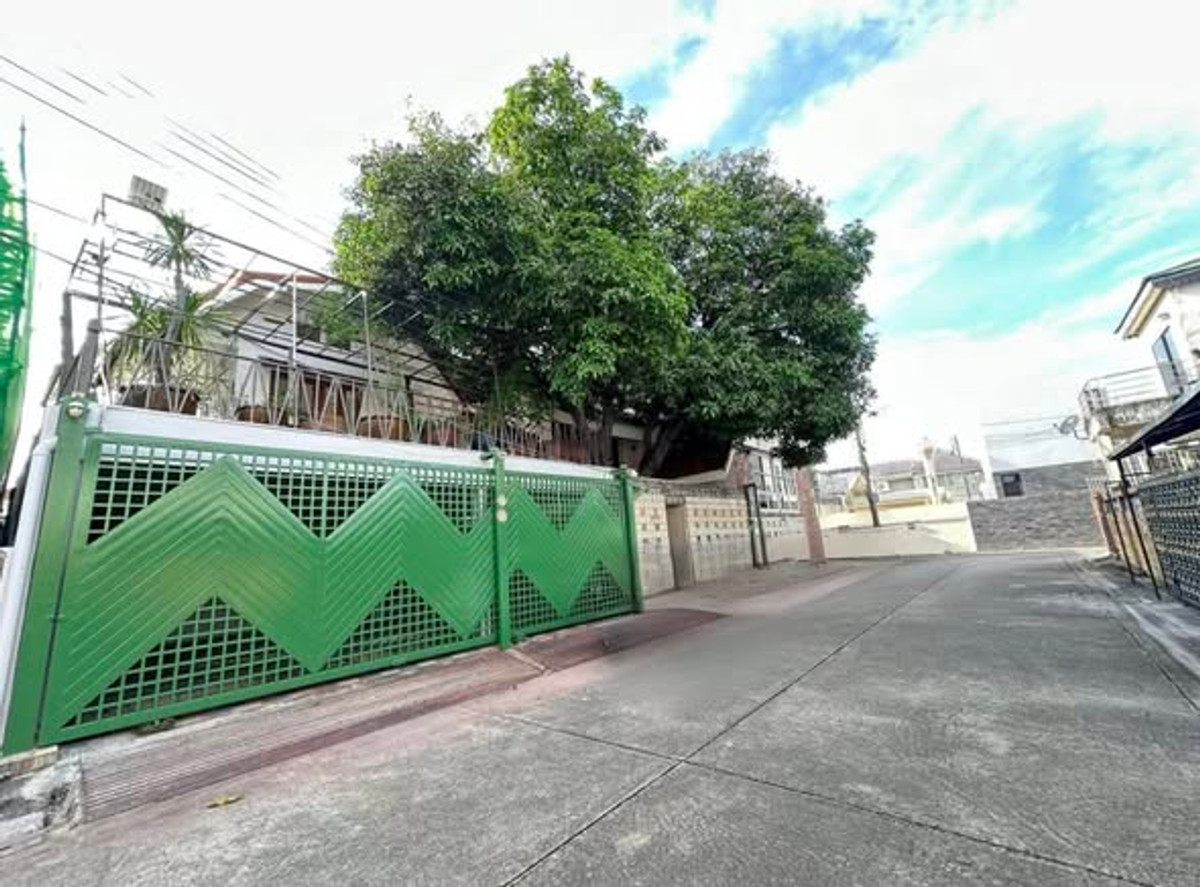 ให้เช่าบ้านโชคชัย4 ลาดพร้าว71 : HR3007ให้เช่าบ้านเดี่ยว รีโนเวทใหม่ ย่านโชคชัย 4 เดินทางสะดวก เหมาะทำเป็นออฟฟิศ หรืออยู่อาศัย 