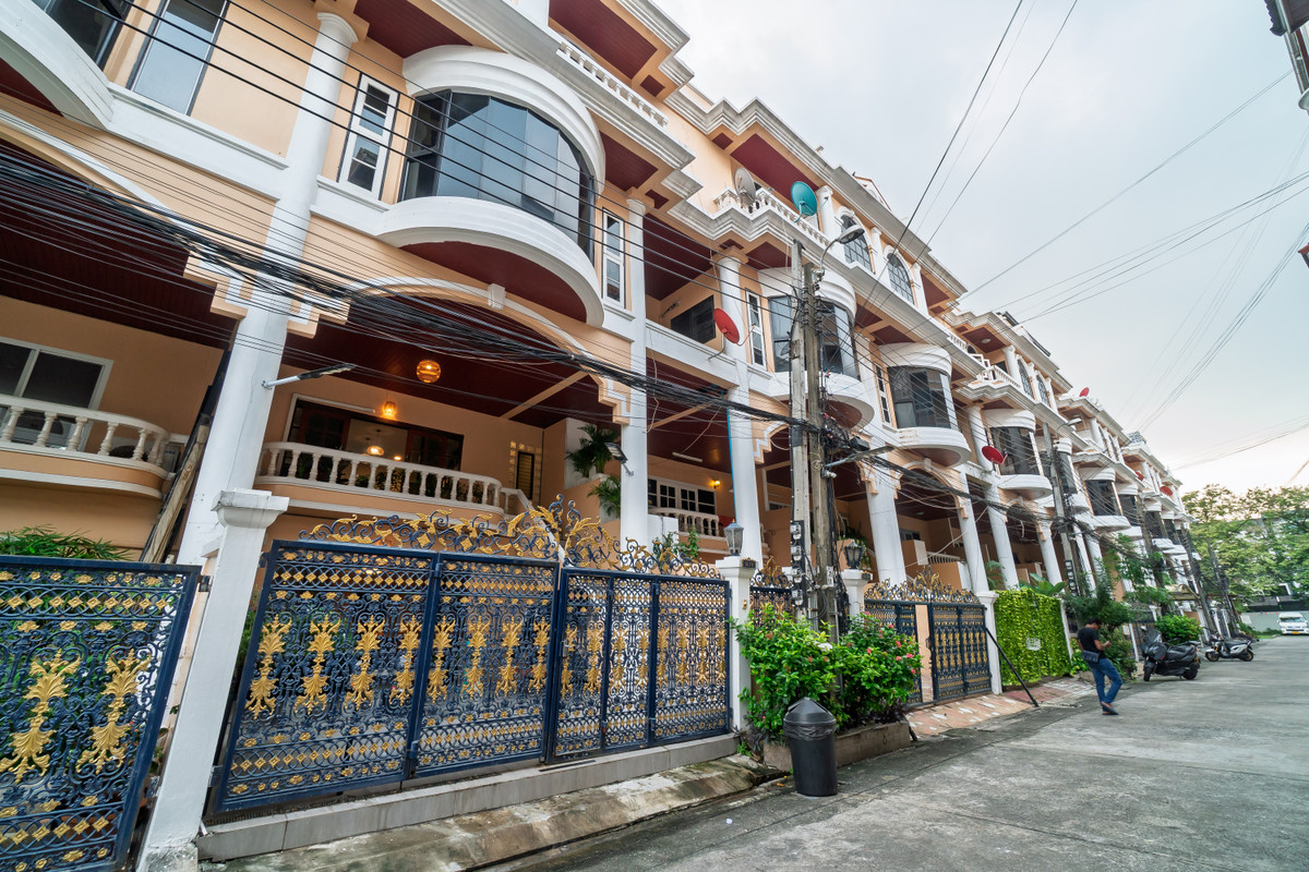 For RentTownhomeSukhumvit, Asoke, Thonglor : Townhome for rent Designed by architect With private rooftop, furniture ready to move in, Soi Thonglor Soi 25