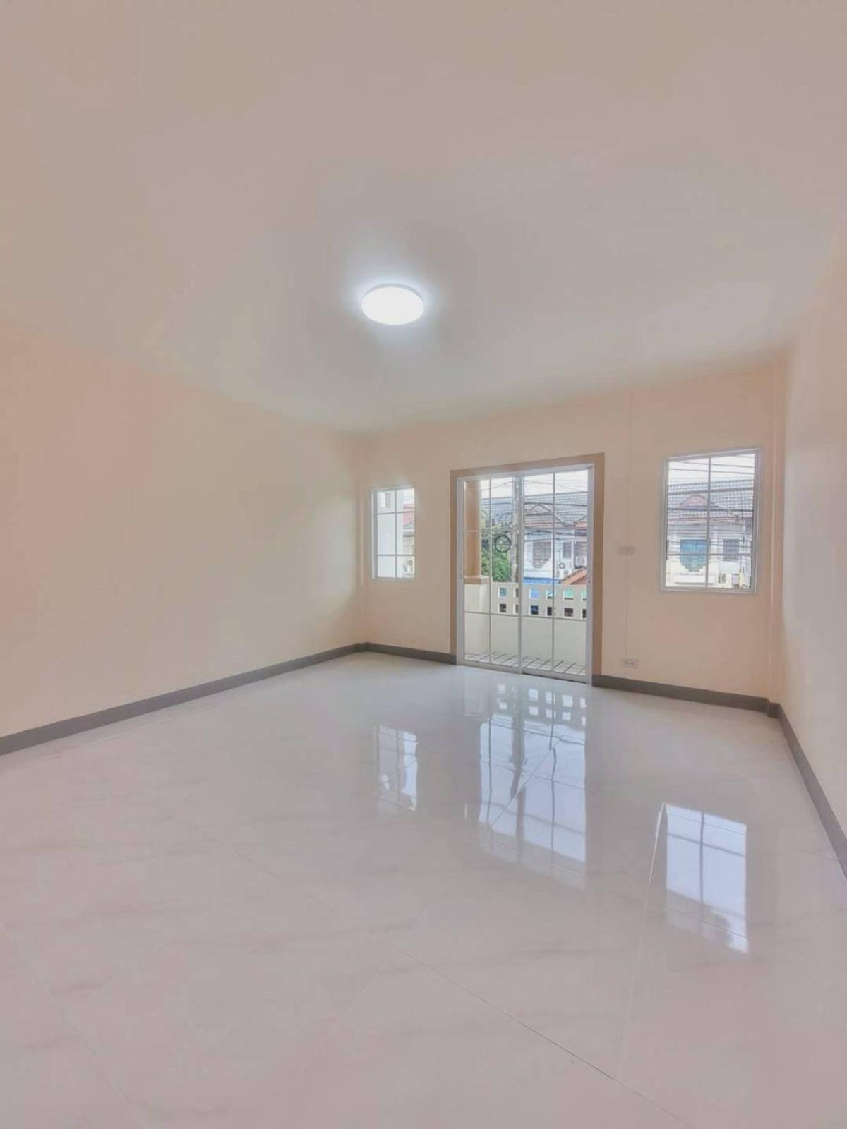 ขายทาวน์โฮมนนทบุรี บางใหญ่ บางบัวทอง : ขายทาวน์เฮ้าส์/ทาวน์โฮม  ดิเอมเมอรัลด์ พาร์ค 3 รีโนเวทใหม่ บางพลับ ปากเกร็ด นนทบุรี CX-137512