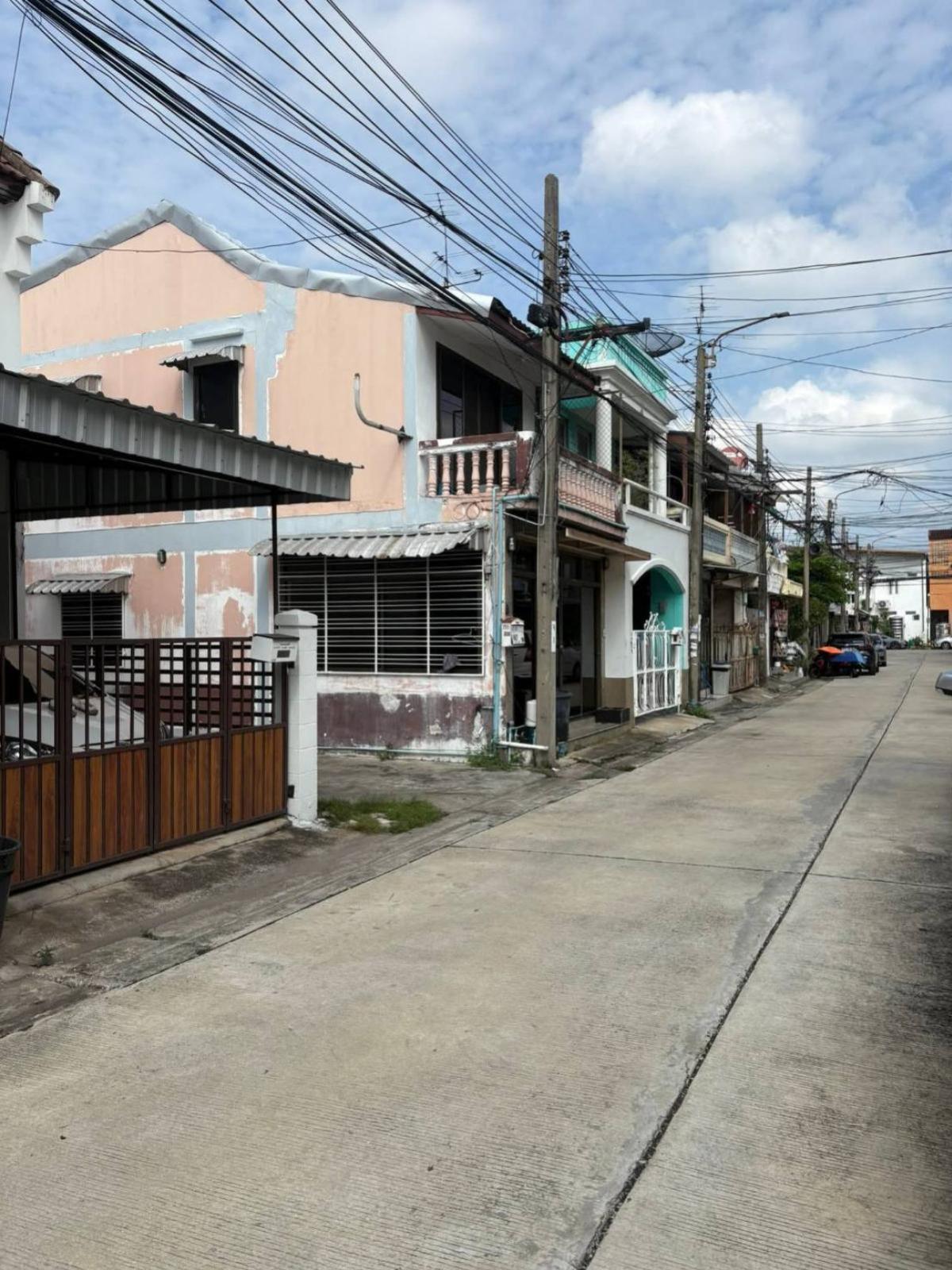 ขายทาวน์โฮมลาดพร้าว101 แฮปปี้แลนด์ : ขายทาวน์เฮ้าส์/ทาวน์โฮม  สินธร แฮปปี้แลนด์ คลองจั่น เขต บางกะปิ กรุงเทพ CX-135970