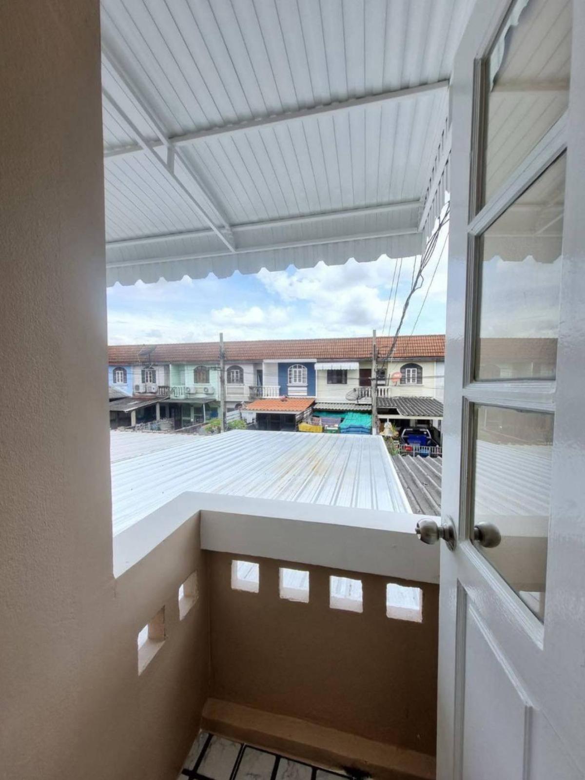 ขายทาวน์โฮมนนทบุรี บางใหญ่ บางบัวทอง : ขายทาวน์เฮ้าส์/ทาวน์โฮม  บ้าน บัวทองแลนด์ บางกรวย - ไทรน้อย รีโนเวทใหม่ MRT-สามแยกบางใหญ่ บางบัวทอง บางบัวทอง นนทบุรี CX-136700