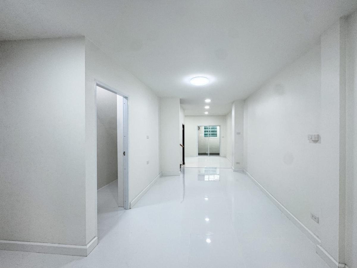 ขายทาวน์โฮมโชคชัย4 ลาดพร้าว71 : ขายทาวน์โฮม ลาดพร้าว 71 รีโนเวทใหม่ 3.39 ล้าน ห่าง MRT 900 เมตร วังทองหลาง เขต วังทองหลาง กรุงเทพ CX-137062