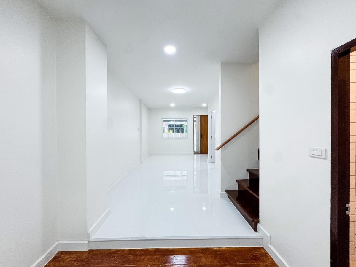 ขายทาวน์โฮมโชคชัย4 ลาดพร้าว71 : ขายทาวน์โฮม ลาดพร้าว 71 รีโนเวทใหม่ 3.39 ล้าน ห่าง MRT 900 เมตร วังทองหลาง เขต วังทองหลาง กรุงเทพ CX-137062