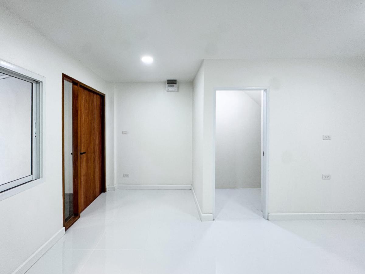 ขายทาวน์โฮมโชคชัย4 ลาดพร้าว71 : ขายทาวน์โฮม ลาดพร้าว 71 รีโนเวทใหม่ 3.39 ล้าน ห่าง MRT 900 เมตร วังทองหลาง เขต วังทองหลาง กรุงเทพ CX-137062