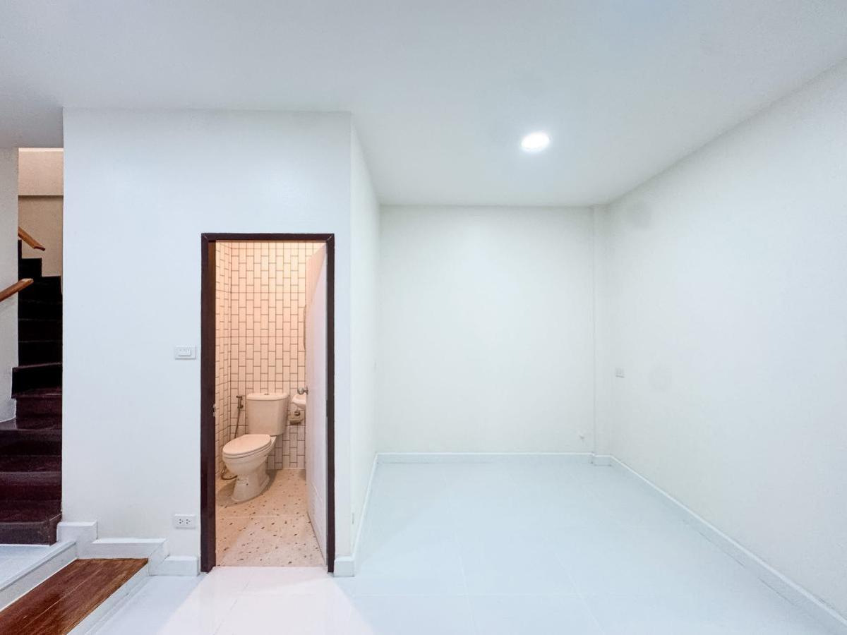 ขายทาวน์โฮมโชคชัย4 ลาดพร้าว71 : ขายทาวน์โฮม ลาดพร้าว 71 รีโนเวทใหม่ 3.39 ล้าน ห่าง MRT 900 เมตร วังทองหลาง เขต วังทองหลาง กรุงเทพ CX-137062