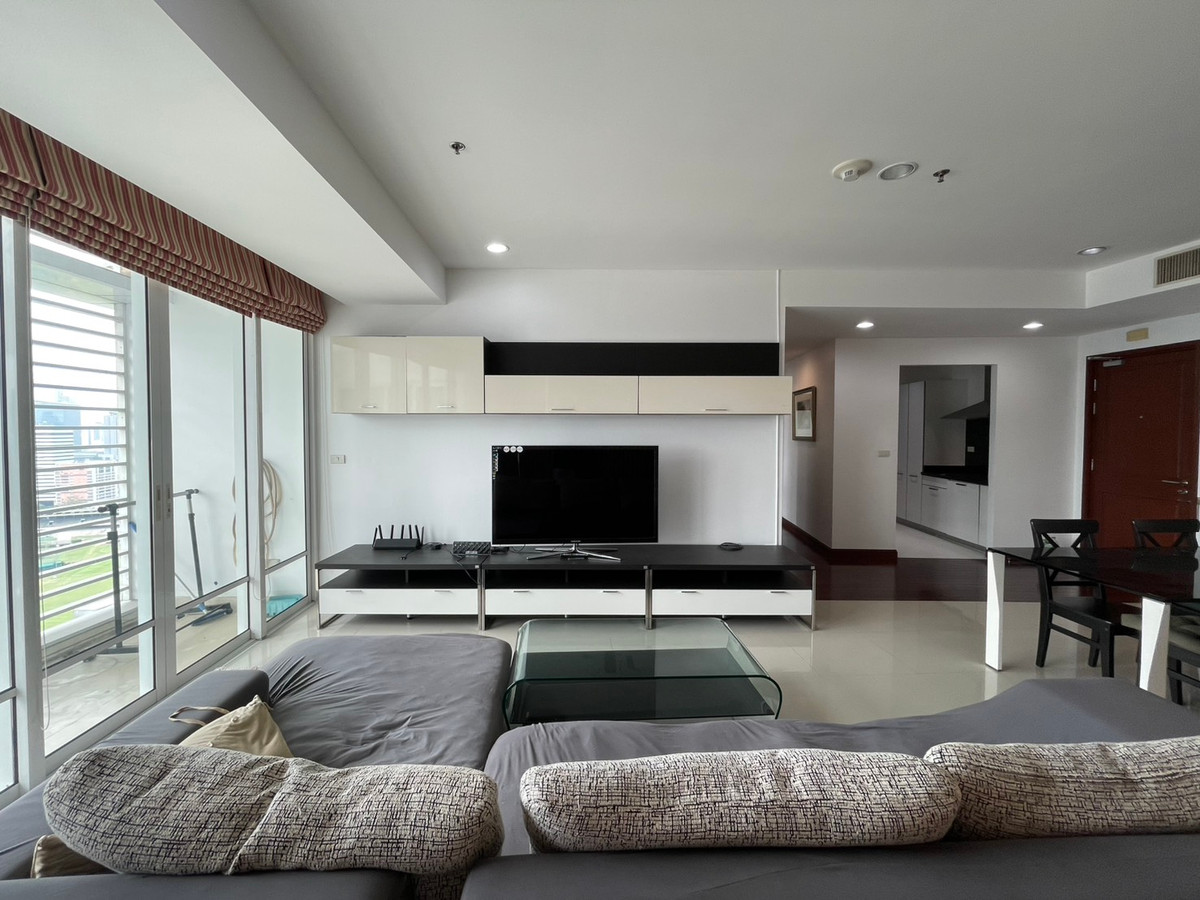 CondoWitthayu, Chidlom, Langsuan, Ploenchit : Baan Rajprasong Condominium | Panoramic Lumpini Park & Royal Turf Club Views Walking distance to Central Embassy, ​​Central Chidlom, CentralWorld, Siam Paragon, Gaysorn Plaza