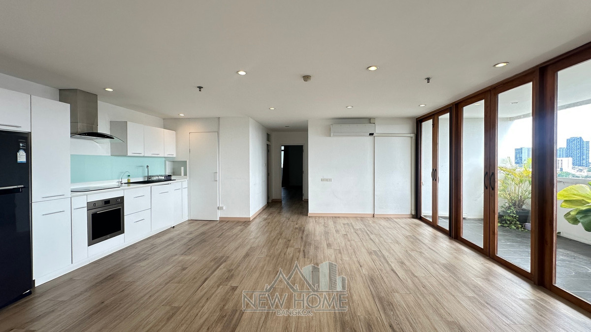 For SaleCondoOnnut, Udomsuk : Cozy Renovated 2-Bedroom Condo for Sale in Onnut ✨