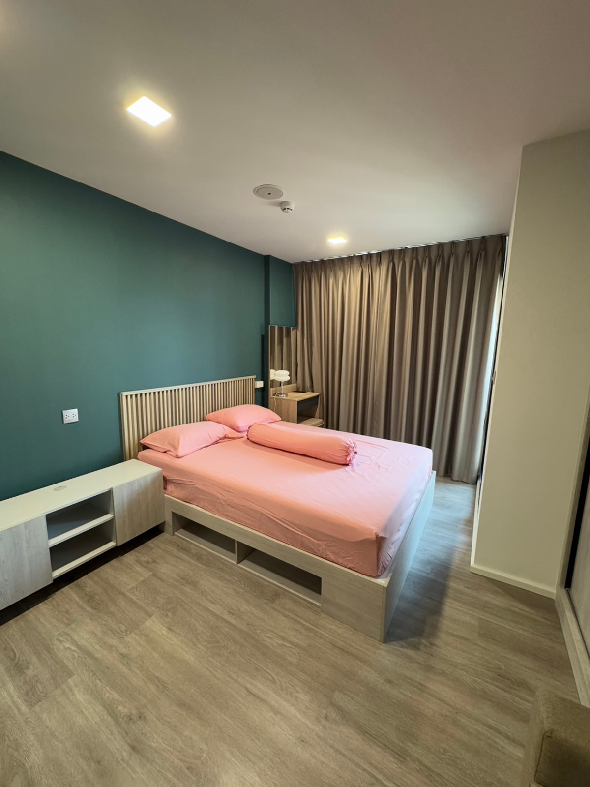 For RentCondoChaengwatana, Muangthong : Atmoz Portrait Srisamarn 👉For rent 7,500 baht 👉Room ready to move in There are electrical appliances. 👉Near Robinson Srisamarn Department Store