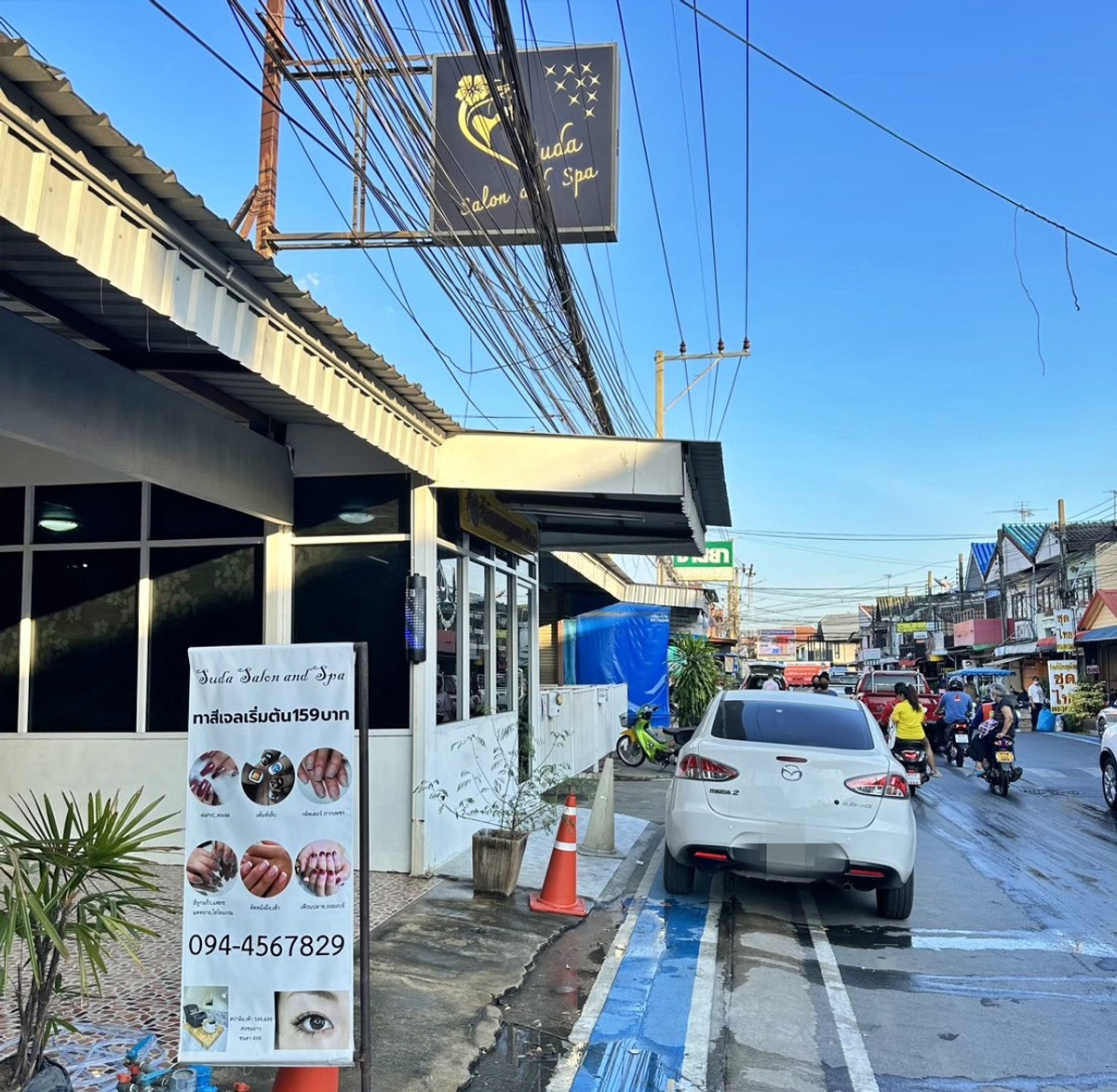 For LeaseholdNonthaburi, Bang Yai, Bangbuathong : Urgent sale beauty salon Behind Central Westgate, only 120,000 baht, almost 100,000 baht of equipment, Bang Yai, Nonthaburi, in Rattanathibet Village.  Convenient parking