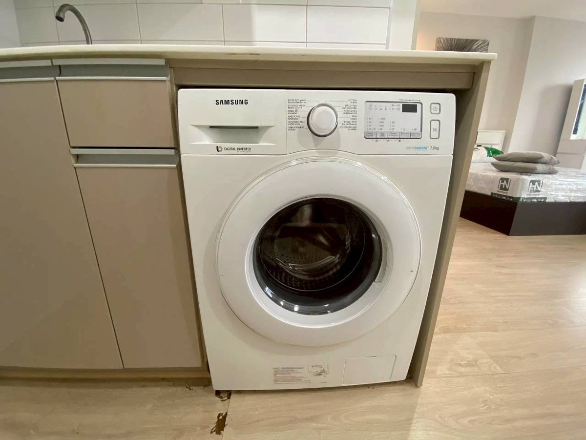 For RentCondoRatchathewi,Phayathai : Ideo Q Ratchathewi【𝐒𝐄𝐋𝐋 & 𝐑𝐄𝐍𝐓】🔥A modern, cool room with dark brown-white furniture makes the entire room look sharp, luxurious, and instantly more dimensional.🔥 Contact Line ID: @hacondo