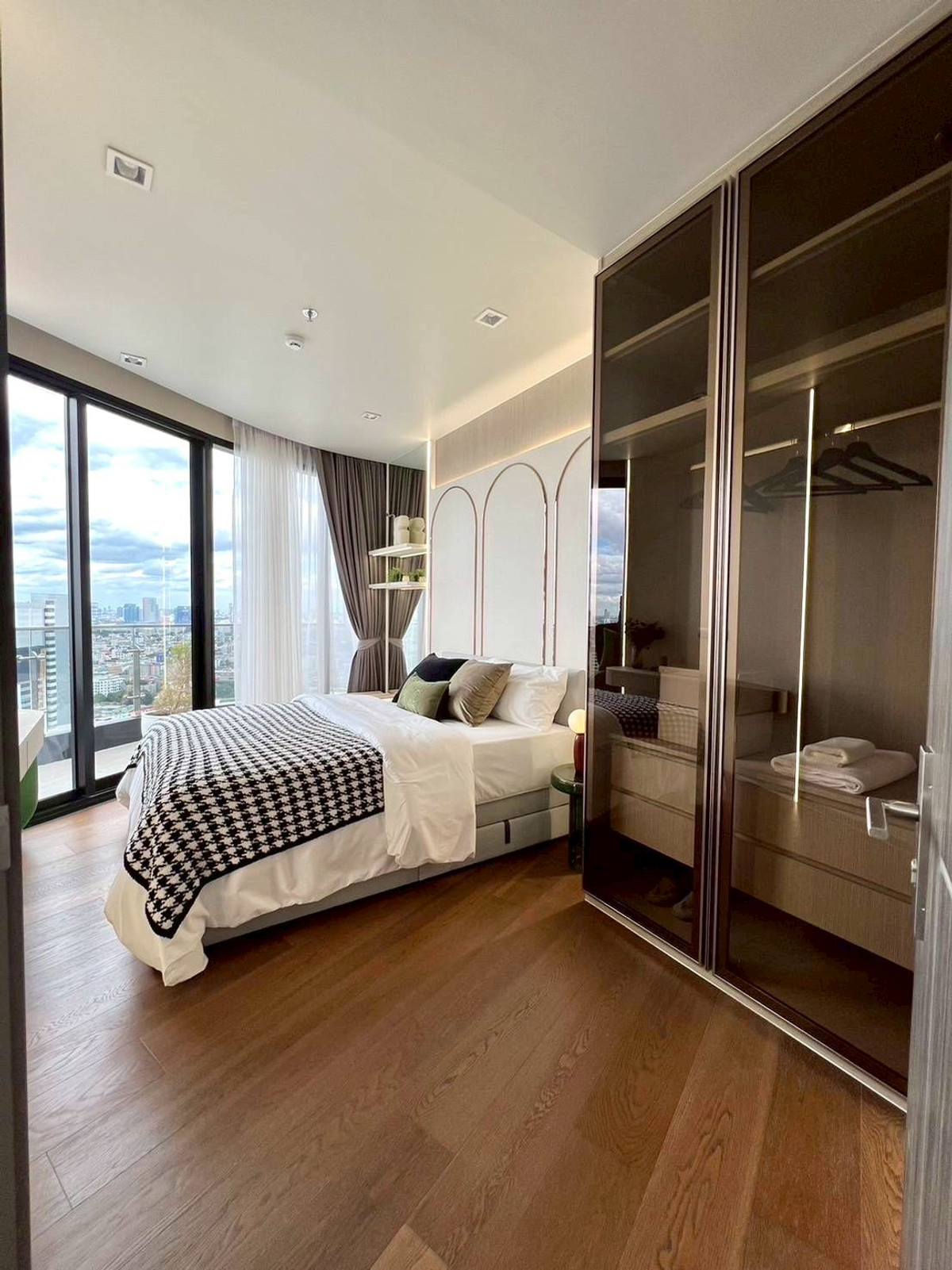 For RentCondoAri,Anusaowaree : 🚩For Rent IDEO Q Victory 2 Bedrooms 71 sq.m. ✨Near Siam Paragon 🚇 Close to BTS Victory Monument Station 