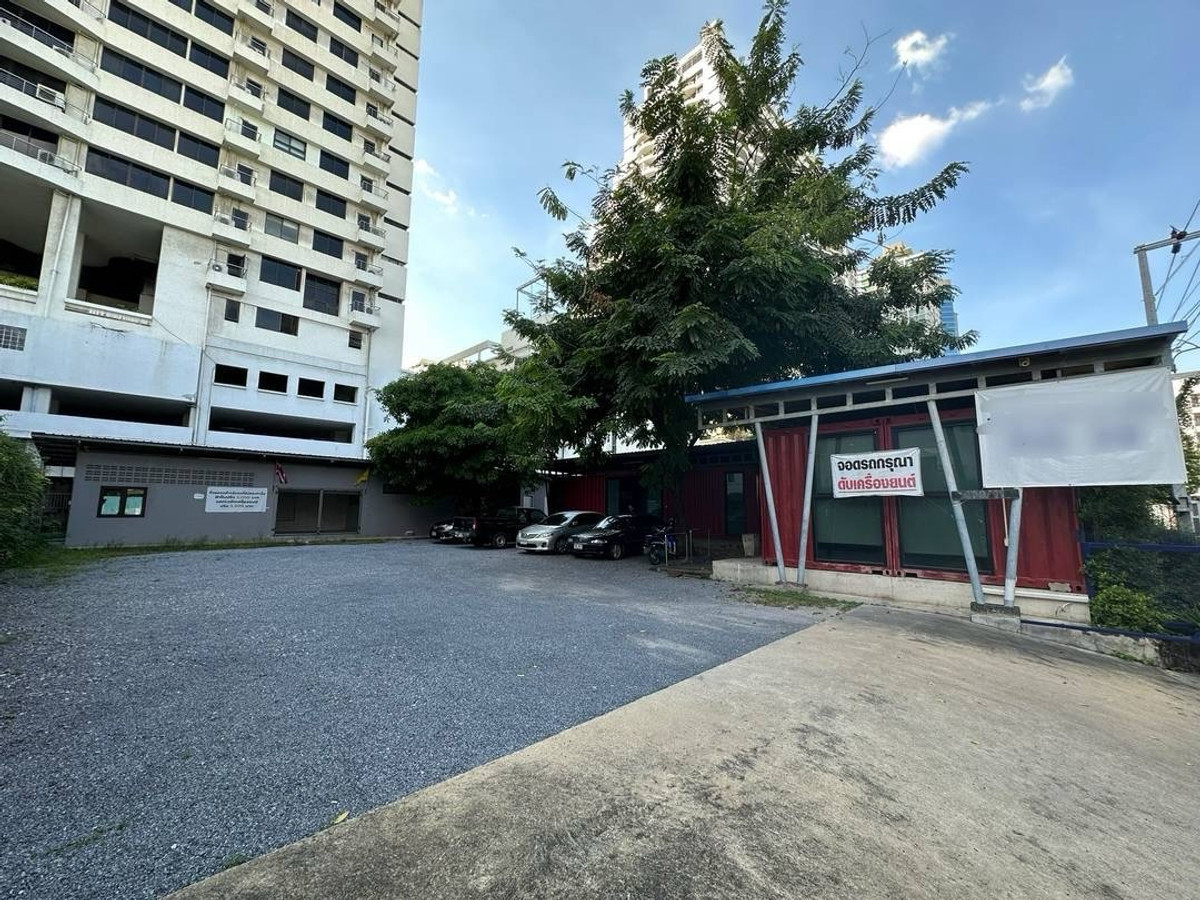 ให้เช่าบ้านสุขุมวิท อโศก ทองหล่อ : พื้นที่ให้เช่าที่ดินพร้อมสิ่งปลูกสร้าง ใจกลางสุขุมวิท 
ซอยสุขุมวิท 39 ที่จอดรถเยอะ
(ที่ดินขนาด 800 ตรม. + ตู้คอนเทนเนอร์ 2 ตู้และโกดังเก็บของ+ 3 ห้องพักอาศัย ) 📞088-9797878 