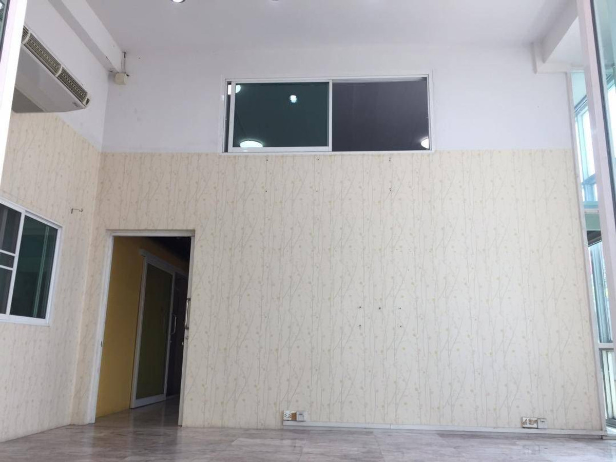For RentHouseRama 2, Bang Khun Thian : For rent, detached house/office building, 3 floors, newly renovated, total usable area 780 sq m., land 73.6 sq m., 6 rooms, 4 bathrooms, near Central Rama 2.