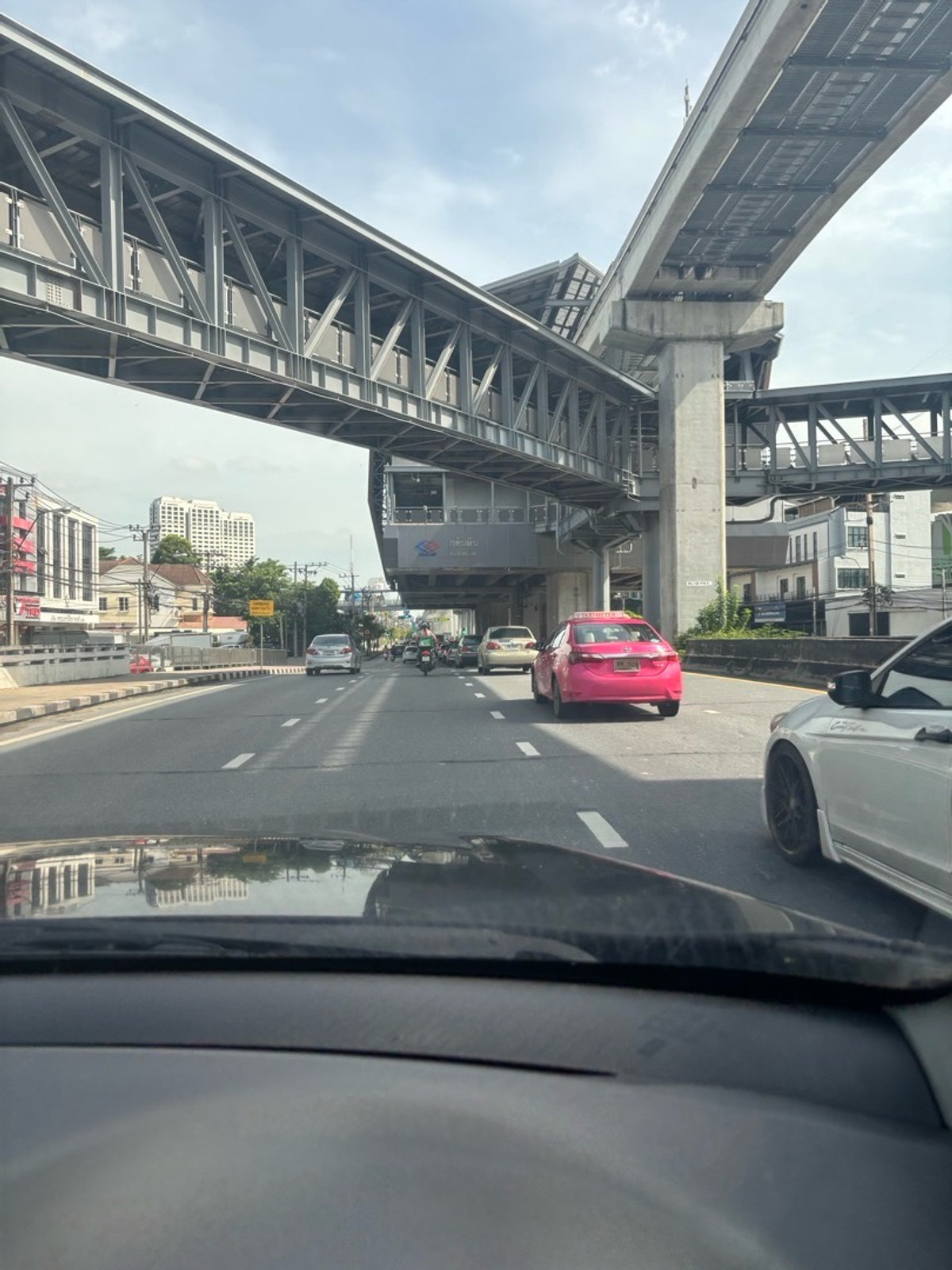 For SaleOfficePattanakan, Srinakarin : Land in Srinakarin, near MRT, has a factory building in the area of ​​600 sq m.