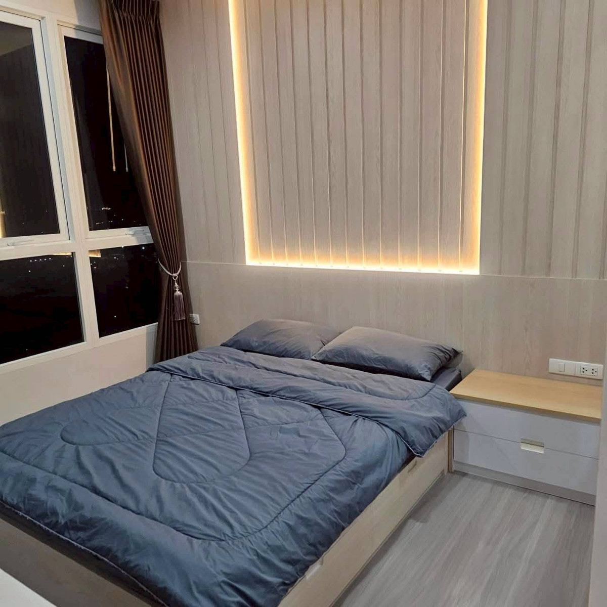 For RentCondoThaphra, Talat Phlu, Wutthakat : ★ Supalai Loft Sathorn-Ratchaprek ★ 35 sq m., 20th floor (1bedroom, 1 bathroom), ★ Near Interchange BTS x MRT Bang Wa Station 450 meters ★ Connects to the city center, Sathorn-Silom business area easily and quickly ★ Facilities Lots of conveniences★ Compl