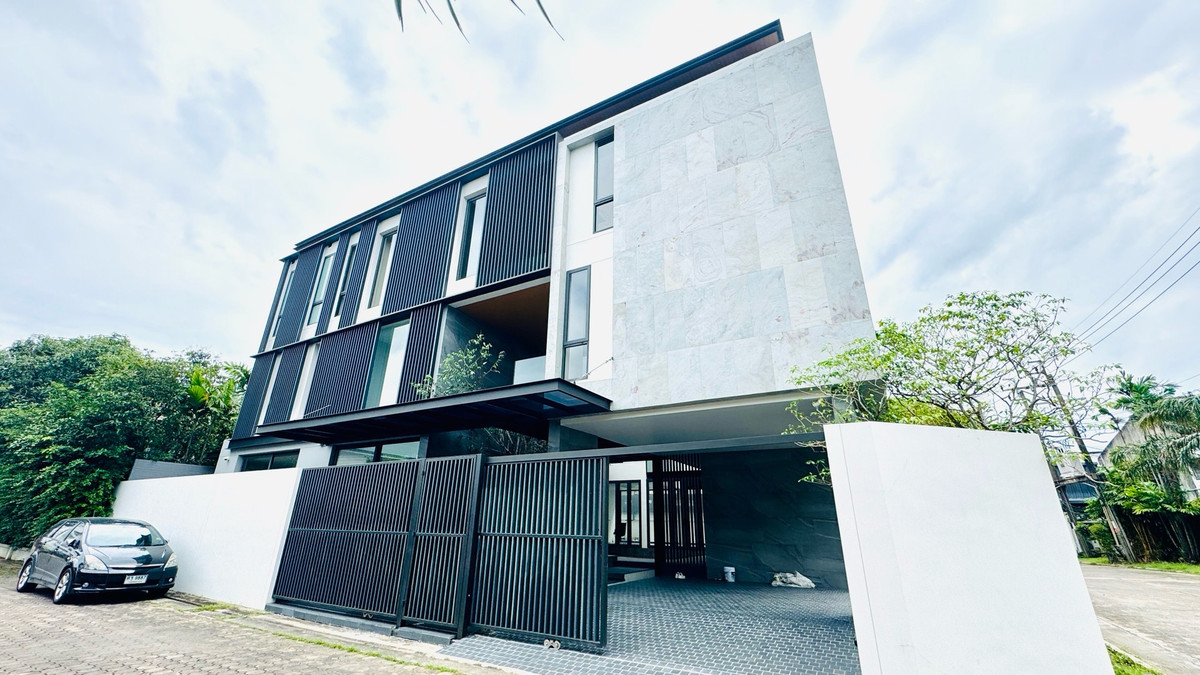 For SaleHouseSeri Thai, Ramkhamhaeng Nida : Luxury 3-story house for sale, Rare Item! Newly built, area 756 sq m, mansion level materials.  In the heart of Ramkhamhaeng 108